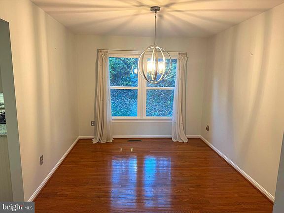 5th image of 16068 Hayes Ln