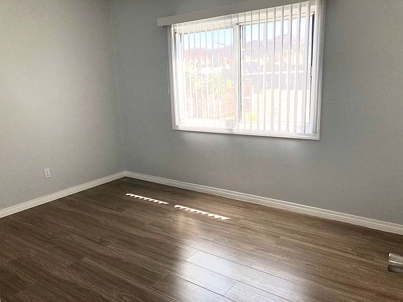 3rd image of 7931 N Clybourn Ave