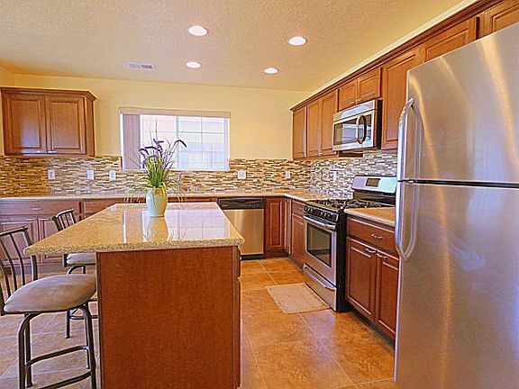 4th image of 415 Luminoso Dr NW