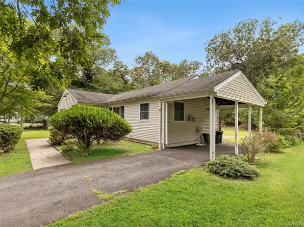 62 Margaret Drive, Coram, NY 11727