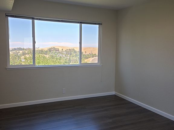 4th image of 1983 Ascot Dr APT 4