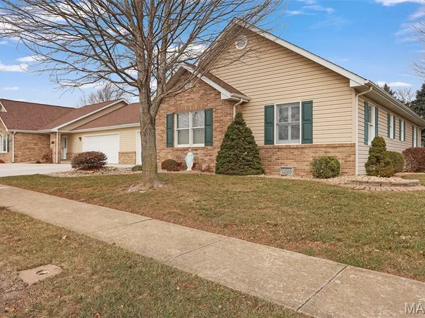 45 Faith Dr, Highland, IL 62249