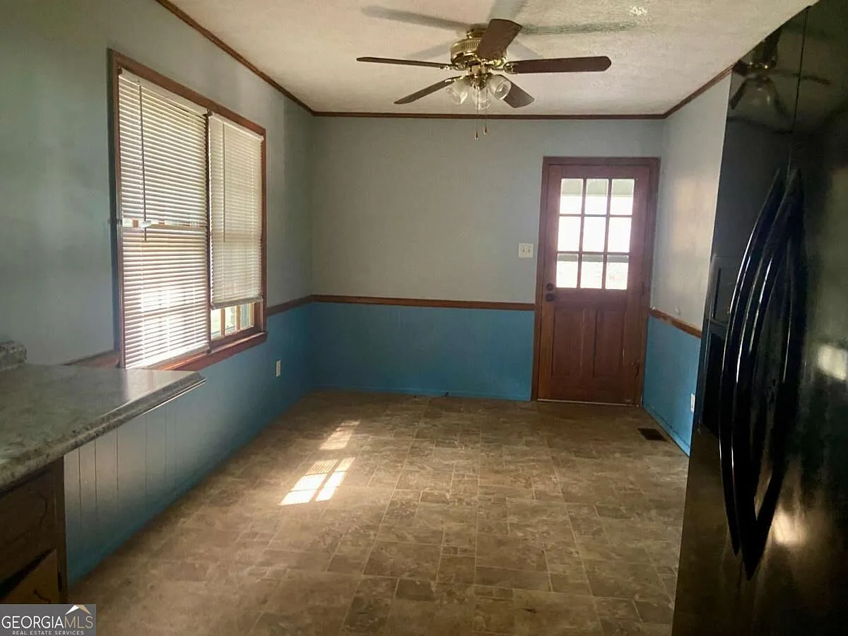 3 bed, 1.5 bath, 1125 sqft, $1,300 — Photo 4