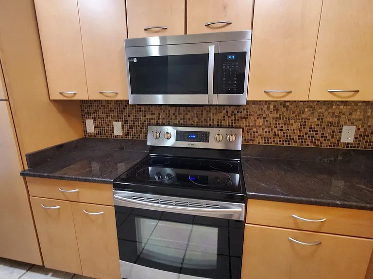 5902 Stratton Park Dr — Photo 3