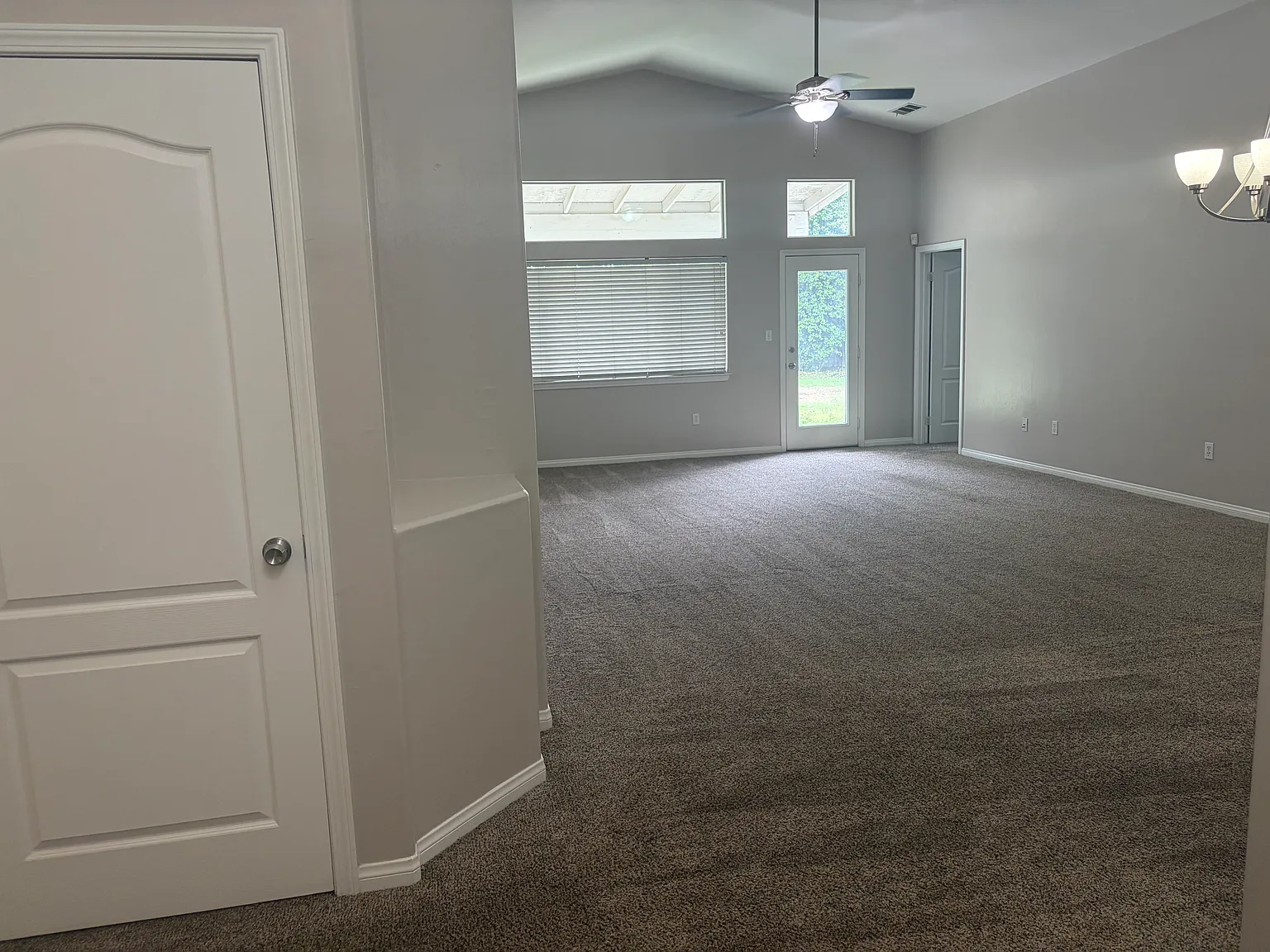 4 bed, 1700 sqft, $2,800 — Photo 1
