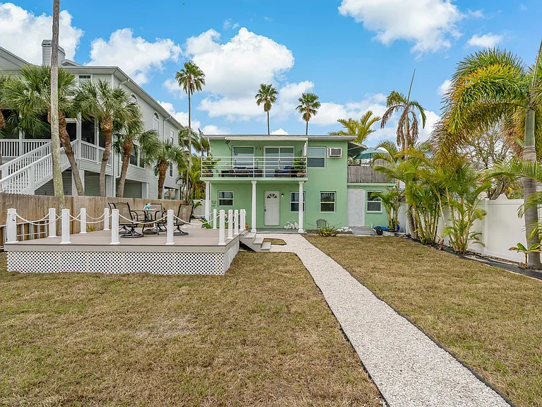 8441 Bayshore Dr #B — Photo 24