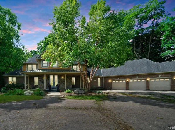 8221 Foster Rd, Clarkston, MI 48346