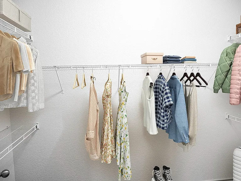 3x2 1370 sqft C1 - Walk-in Closet