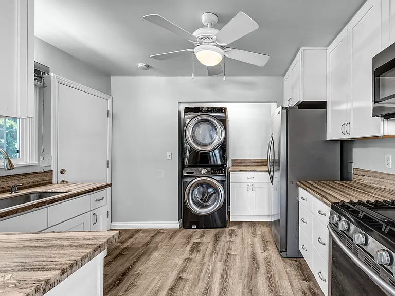 221 Avocado St #A — Photo 11