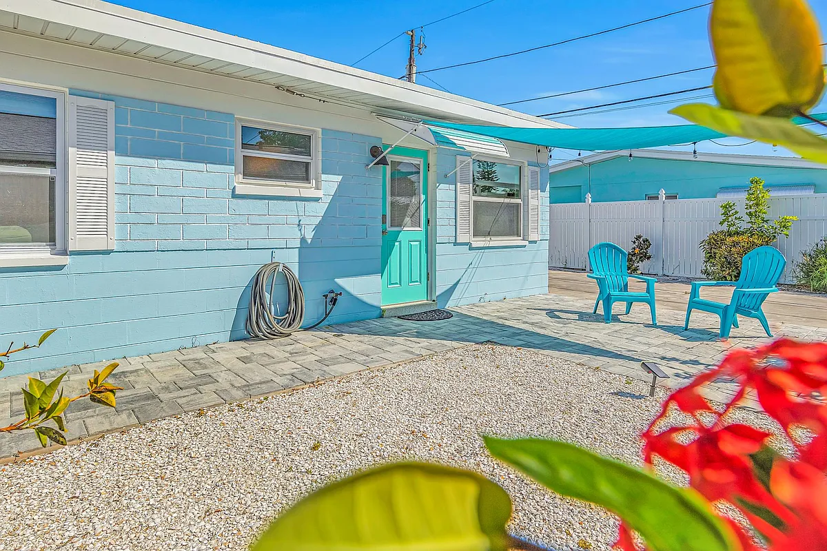 Photo 2 of 35 - 11325 1st St E #B - Treasure Island, FL Building Photo - 11325 1st St E #B
