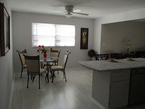 diing room off kitchen 