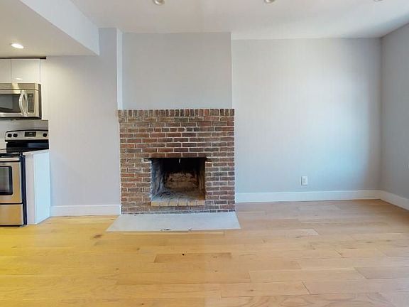 4th image of 402 E 83rd St #6B2