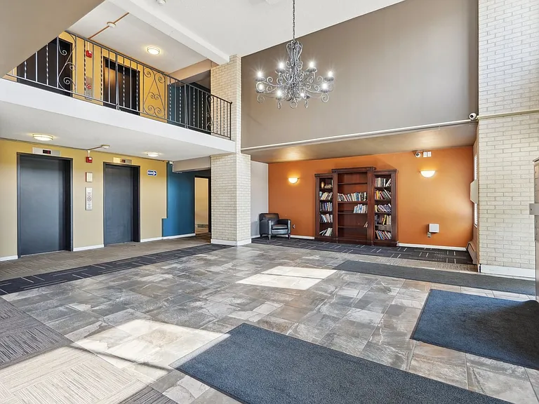 Interlachen Court — Photo 31