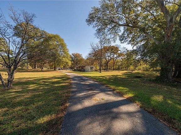 3rd image of 22 W Iron Belt Rd