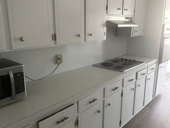 4th image of 1185 Greenbrier Blvd