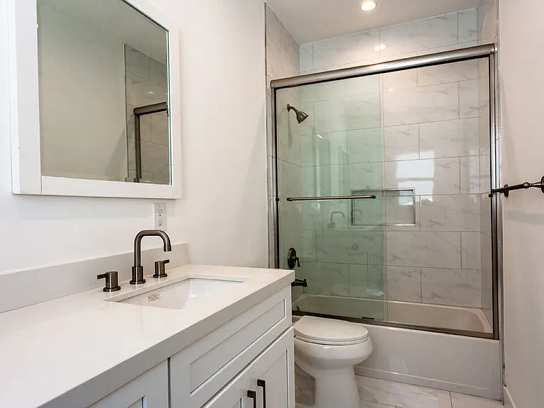 3946 S Budlong Ave #1/2 — Photo 4