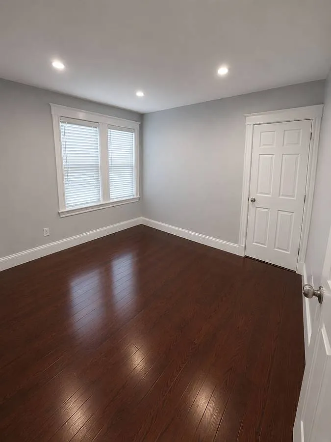 4 bed, 2200 sqft, $4,500 — Photo 3