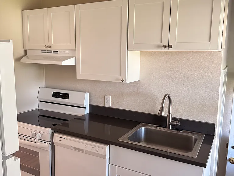 1520 Mahan Ave — Photo 5