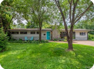 920 Volz Dr, Saint Louis, MO 63126