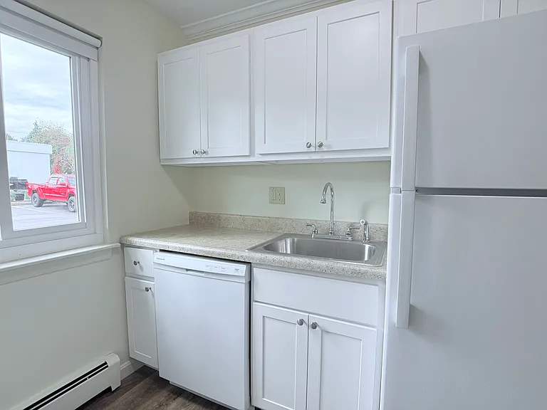 East Bay Apartments — Photo 7