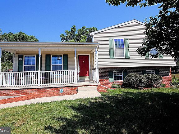 3rd image of 16903 Hampshire Dr
