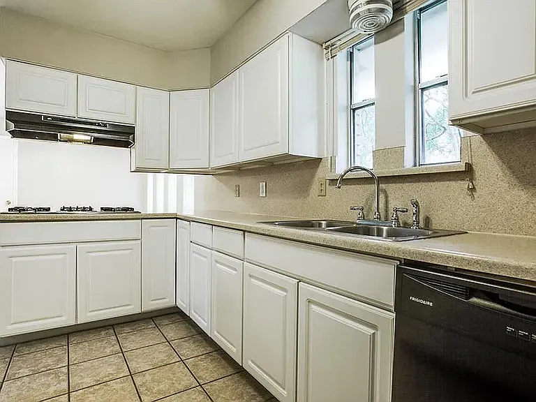 1508 Northcrest Dr — Photo 4