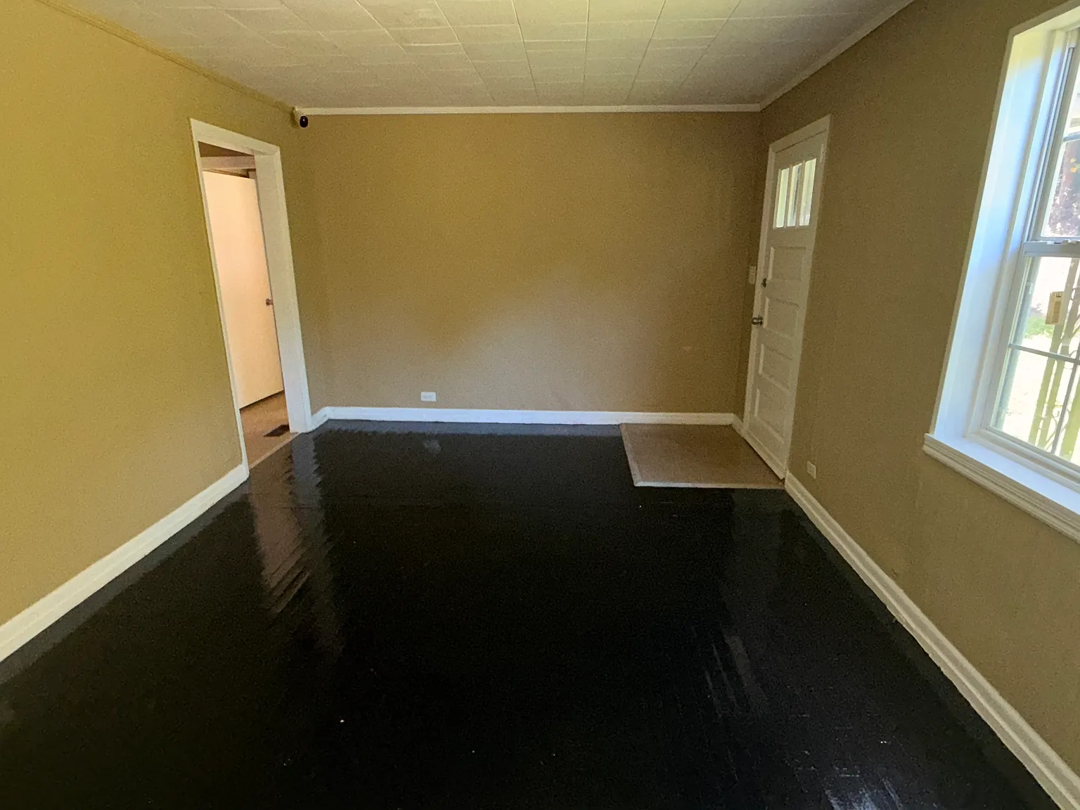 3 bed, 1098 sqft, $1,100 — Photo 3