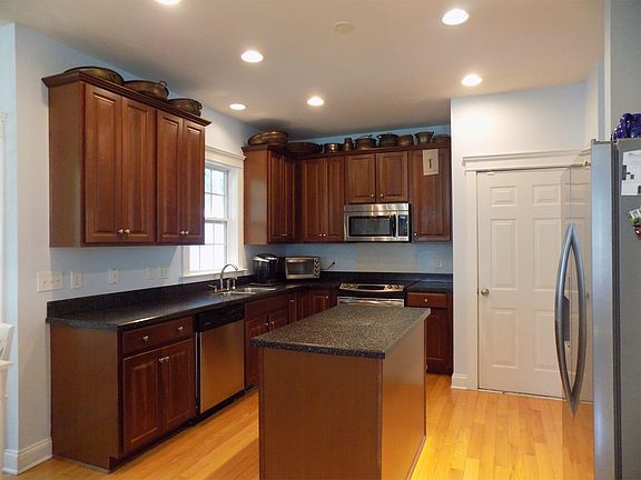 4th image of 111 Blackwater Dr