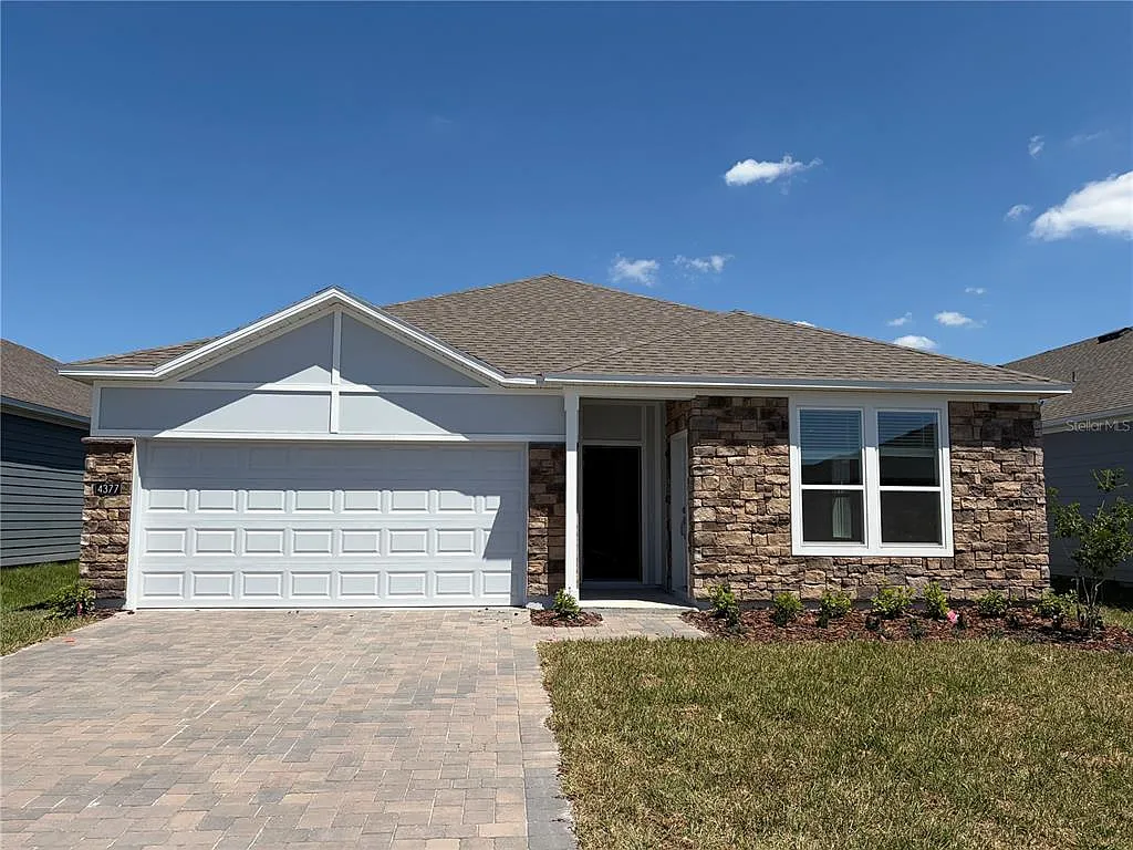 3 bed, 2.0 bath, 1825 sqft, $2,400 — Photo 1