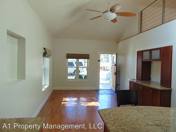 3rd image of 409 1/2 Highland Ave