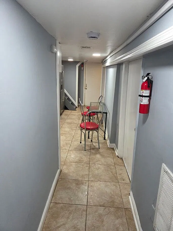 7 bed, 2.0 bath, 1200 sqft, $3,495 — Photo 4