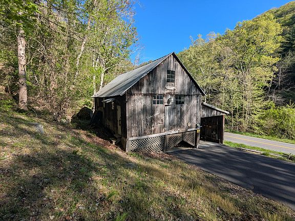 17th image of 2806 Shawsville Pike NE