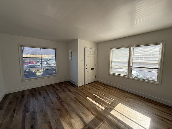 3rd image of 1216 E Driggs Ave