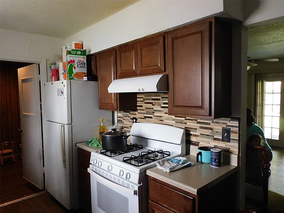 4th image of 925 Shorecrest Dr