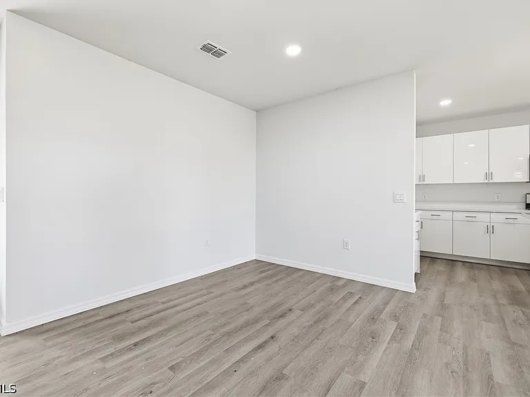 1406 Ford Cir — Photo 10