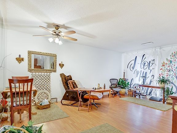 2nd image of 313 SW Cabaret Court