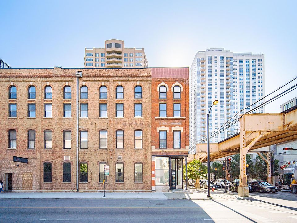 1st image of 629 W Lake St #404