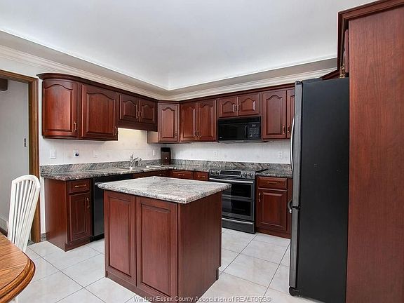 5th image of 4175 Dougall Ave