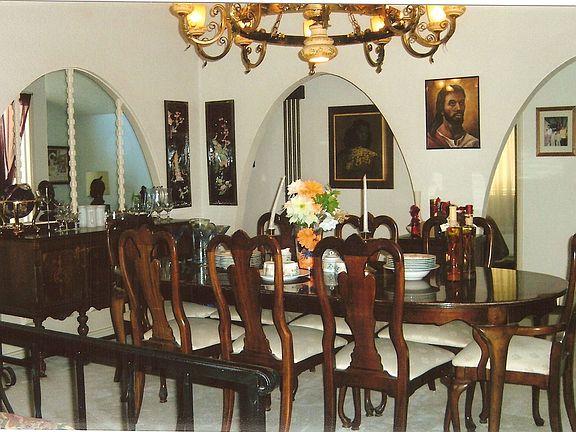 din rm with view of Lr