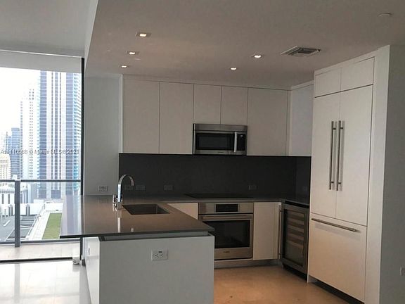 4th image of 68 SE 6th St #1812