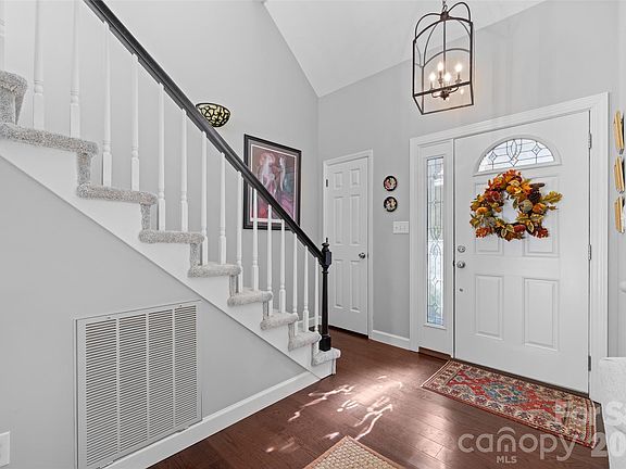 4th image of 1326 Clifflure Ln