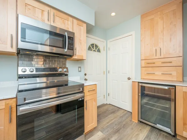 308 Hillside Ave, West Des Moines, IA 50265