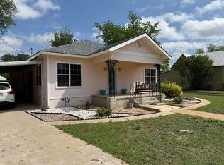 301 E Sandstone St, Llano, TX 78643