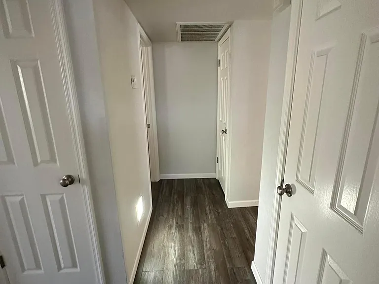 314 E Hartford Ave — Photo 13