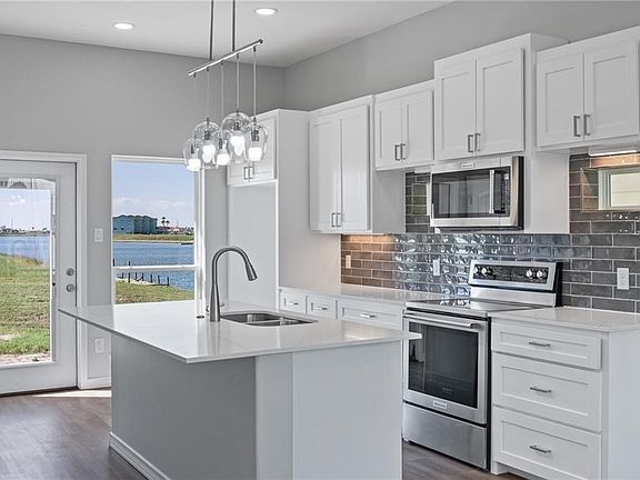 4th image of 14933 Leeward Dr