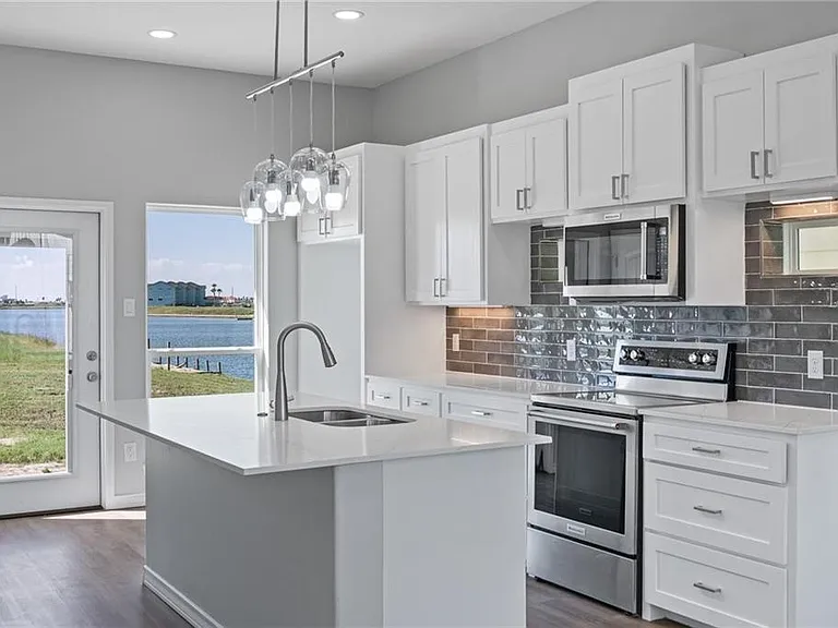 14933 Leeward Dr — Photo 6