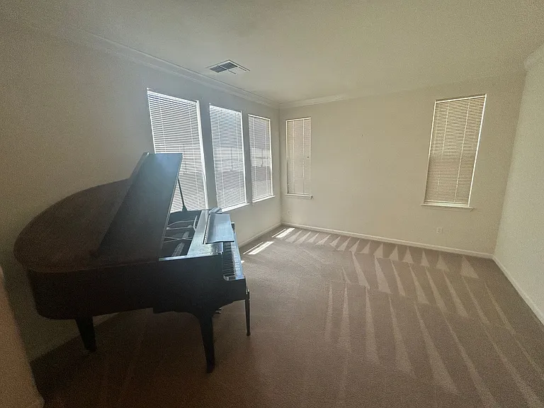 499 W Saint Francis Ave — Photo 24