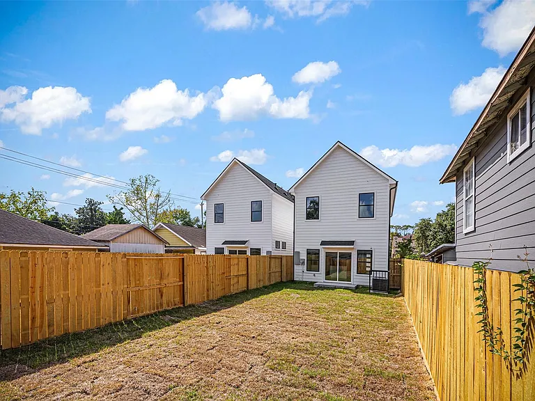 443 Hahlo St — Photo 27
