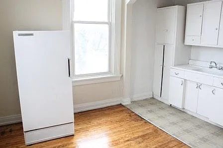 Studio, 425 sqft, $848 — Photo 3