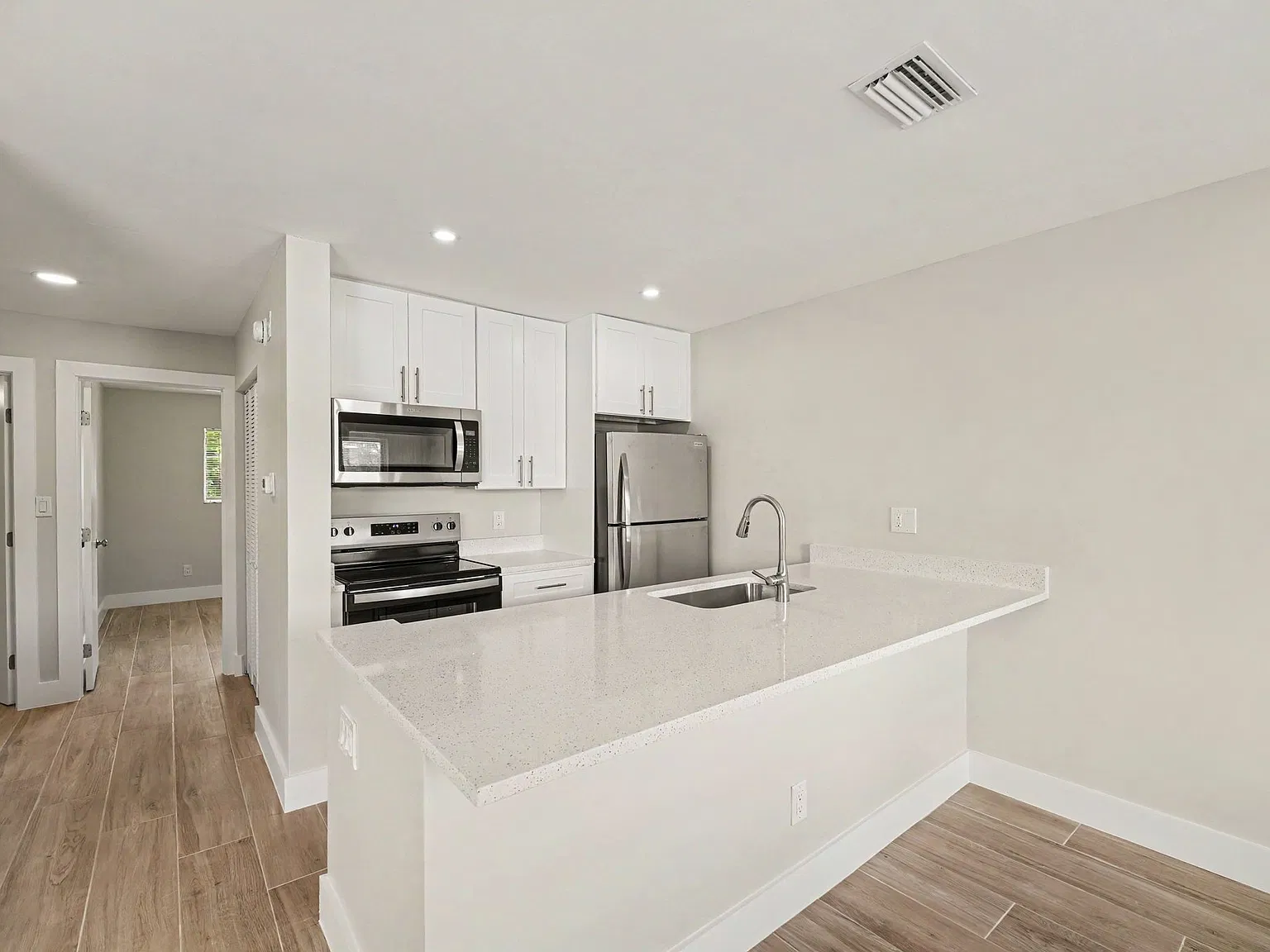 1602 South Street - 1586 — Photo 2